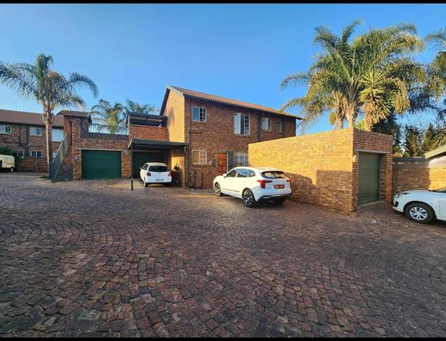 2 BEDROOM TOWNHOUSE FOR SALE IN HIGHVELD